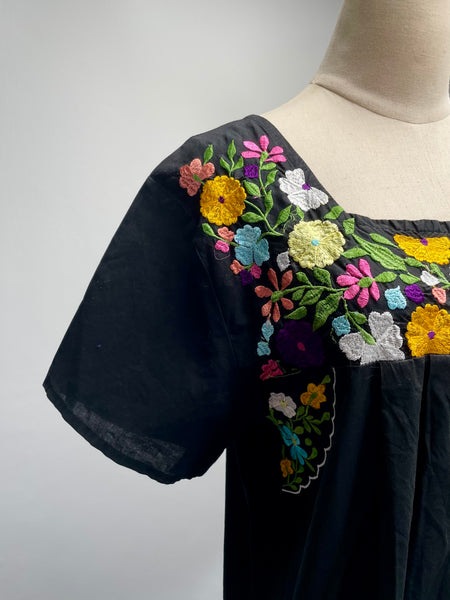 Must-Have | Vintage 1960s 1970s Embroidered floral ethnic mexican-style Short-sleeve Blouse