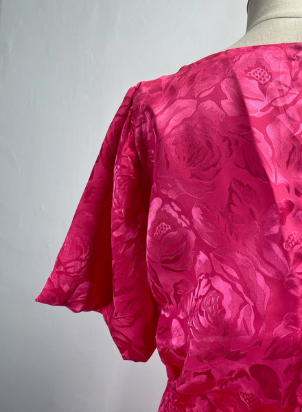 Must-have | Pearl | Vintage 1960s 1970s embossed fuchsia pink satin dress