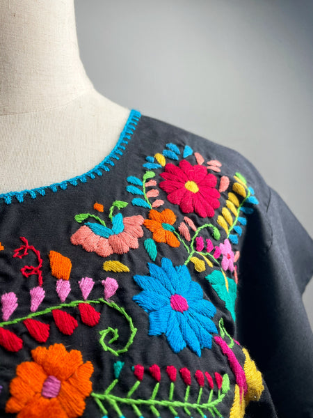 { Rare find } Freya | Vintage 1960s Oxacan Mexican embroidered Blouse in black (Copy)