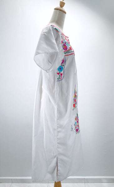Must-have | Chantelle | Vintage 1960s 1970s Hippie embroidered floral Kaftan dress