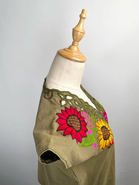 Philly | Vintage 1970s 1980s khaki green embroidered cutout floral motif blouse