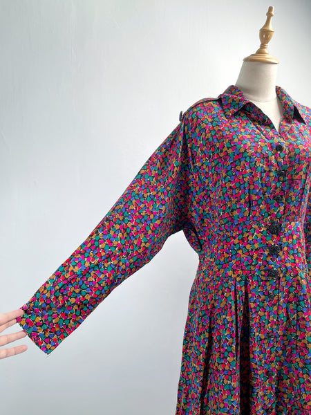 Hearts in flight | Vintage 1980s hearts-print dress with Embellished buttons