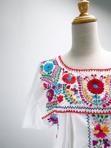 Must-have | Chantelle | Vintage 1960s 1970s Hippie embroidered floral Kaftan dress