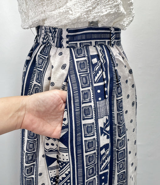 Fenn | Vintage 1980s 1990s geometric monochrome blue and ecru print skirt with pockets