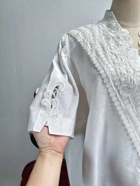 Vintage 1950s romantic Embroidered Lace V-Neck Blouse with Pearl Buttons