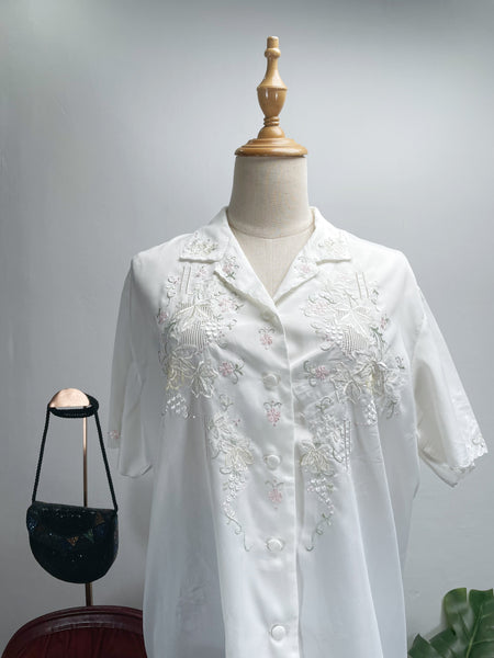 { Very Rare Find } Vintage 50s 60s cottage core  hand embroidered latticework Chinese silk collared shirt