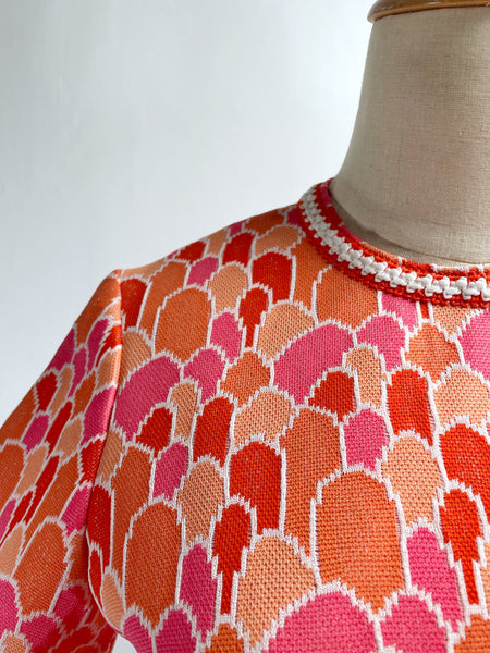 Must have | Olivia | Vintage 1960s 1970s mini twiggy dress with orange and red scallop print