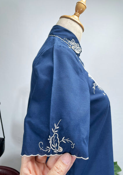 { Very Rare Find } Vintage 50s 60s embroidered dark Navy blue  collared blouse