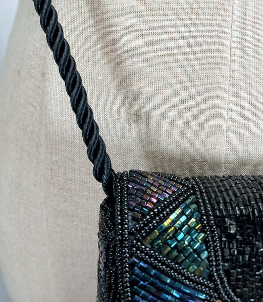 { Rare find } Vintage 1970s 1980s disco era small curved scallop shape beaded bag with geometric pattern