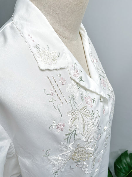 { Very Rare Find } Vintage 50s 60s cottage core  hand embroidered latticework Chinese silk collared shirt
