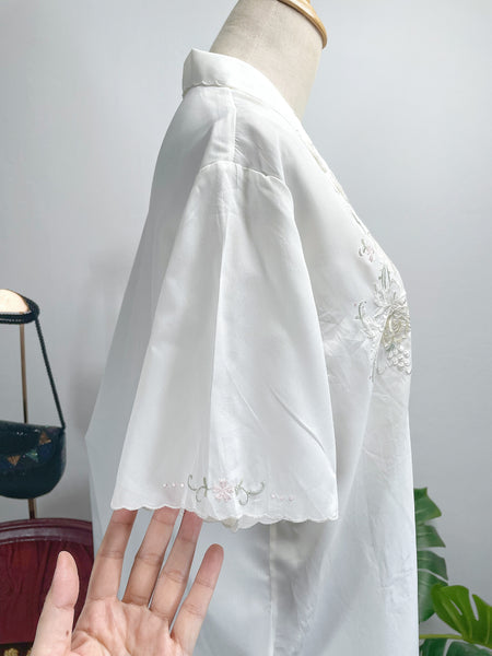 { Very Rare Find } Vintage 50s 60s cottage core  hand embroidered latticework Chinese silk collared shirt