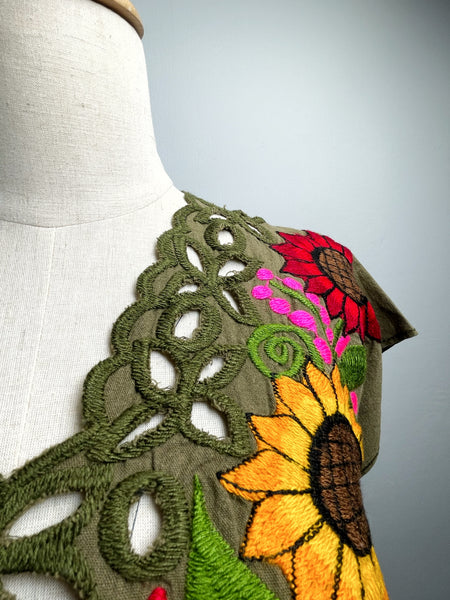 Philly | Vintage 1970s 1980s khaki green embroidered cutout floral motif blouse