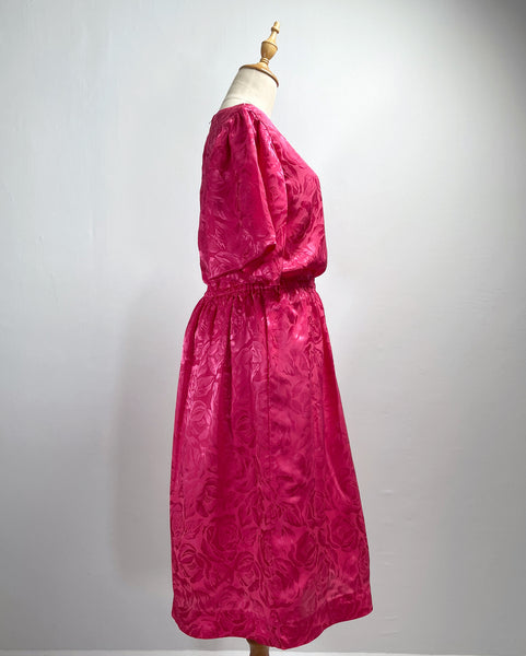 Must-have | Pearl | Vintage 1960s 1970s embossed fuchsia pink satin dress
