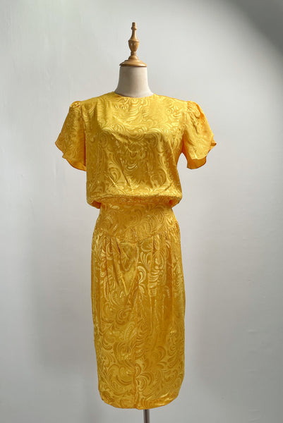 Must-have | Florence | Vintage 1960s 1970s embossed Royal Yellow satin like dress with Tulip sleeves