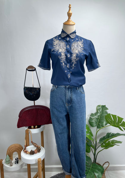 { Very Rare Find } Vintage 50s 60s embroidered dark Navy blue  collared blouse