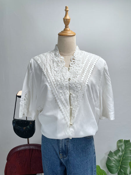 Vintage 1950s romantic Embroidered Lace V-Neck Blouse with Pearl Buttons