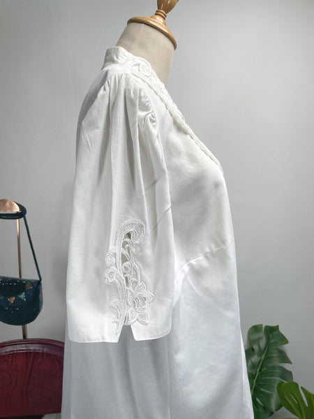 Vintage 1950s romantic Embroidered Lace V-Neck Blouse with Pearl Buttons