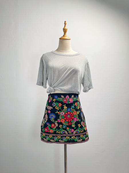 Maiya | Vintage 1990s-does-1970s embroidered mini skirt