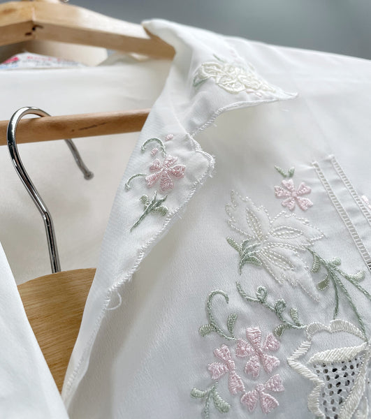 { Very Rare Find } Vintage 50s 60s cottage core  hand embroidered latticework Chinese silk collared shirt