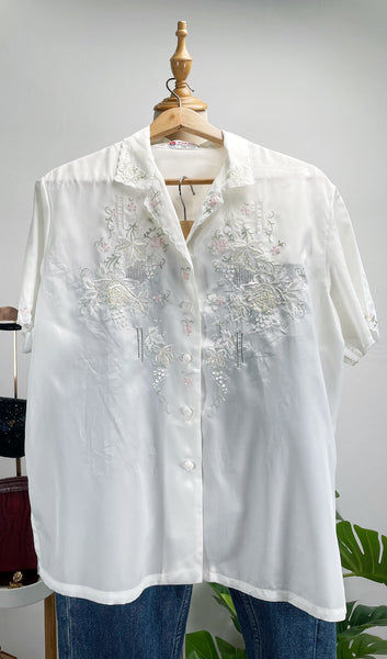 { Very Rare Find } Vintage 50s 60s cottage core  hand embroidered latticework Chinese silk collared shirt