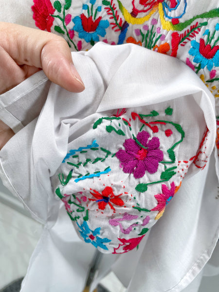 Must-have | Chantelle | Vintage 1960s 1970s Hippie embroidered floral Kaftan dress