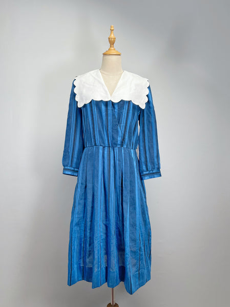 { Rare find } Midge | Vintage 1970s Royal blue Leslie Fay dress with Big scalloped collar