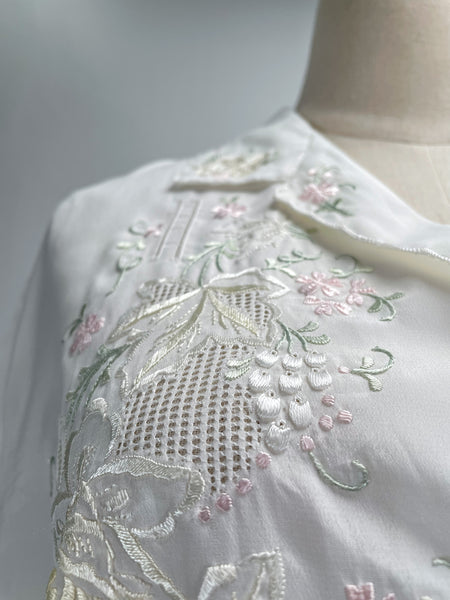 { Very Rare Find } Vintage 50s 60s cottage core  hand embroidered latticework Chinese silk collared shirt