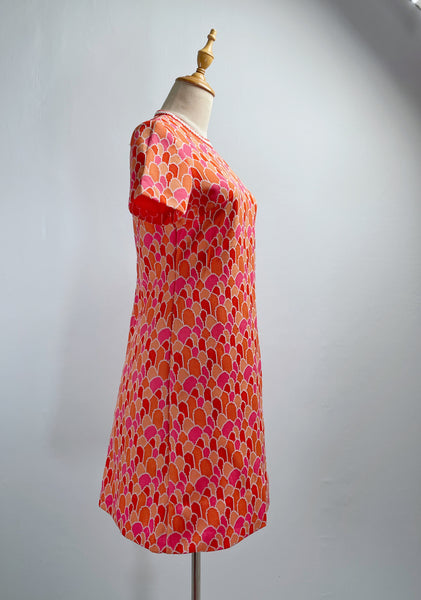 Must have | Olivia | Vintage 1960s 1970s mini twiggy dress with orange and red scallop print