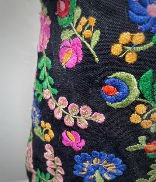 Maiya | Vintage 1990s-does-1970s embroidered mini skirt