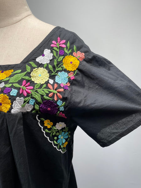 Must-Have | Vintage 1960s 1970s Embroidered floral ethnic mexican-style Short-sleeve Blouse