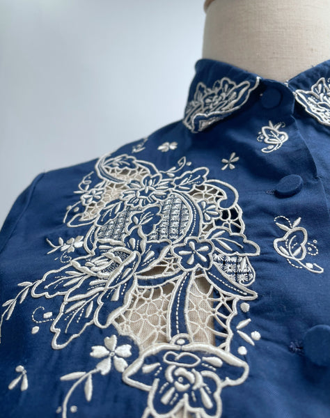{ Very Rare Find } Vintage 50s 60s embroidered dark Navy blue  collared blouse