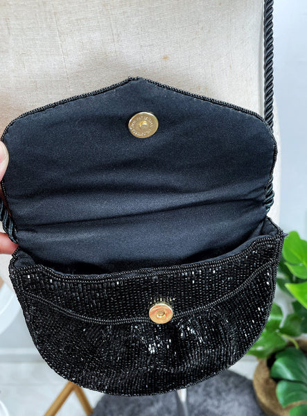 { Rare find } Vintage 1970s 1980s disco era small curved scallop shape beaded bag with geometric pattern