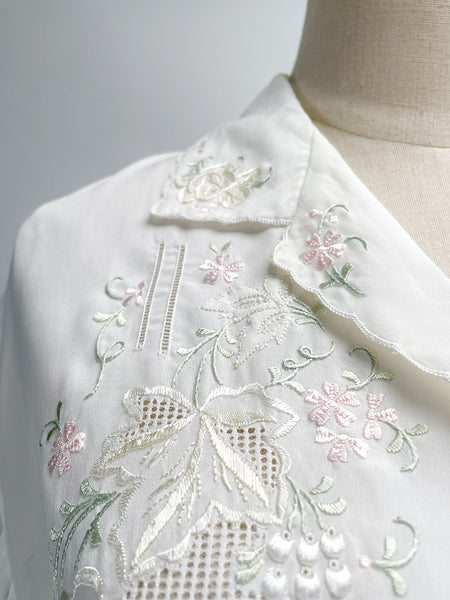 { Very Rare Find } Vintage 50s 60s cottage core  hand embroidered latticework Chinese silk collared shirt