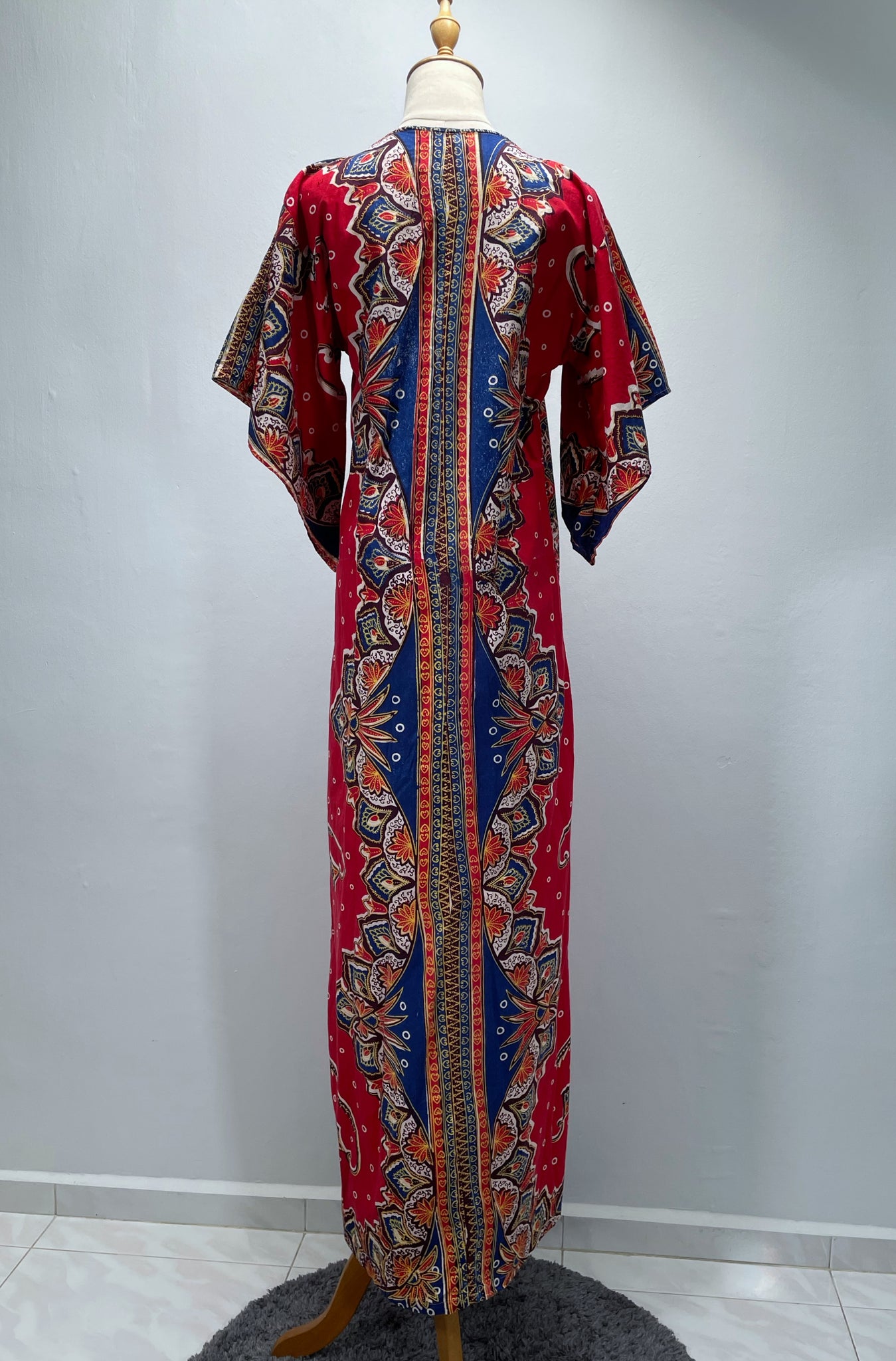 Frankie | Vintage 1960s 1970s Dashiki Handkerchief sleeves Long maxi Batik print dress