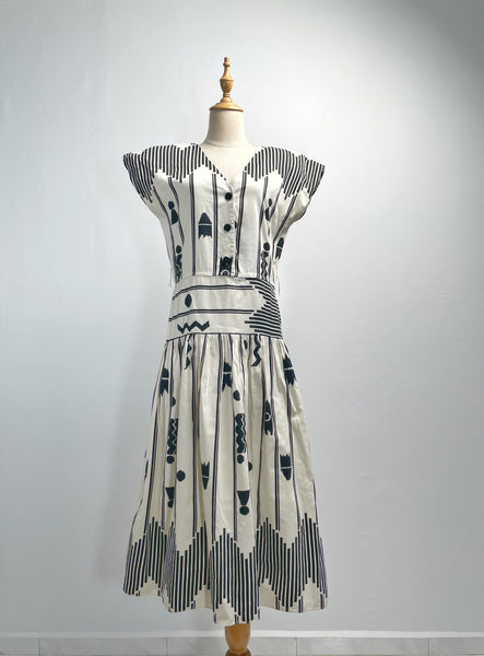 Must-have | Emery | Vintage 1970s 1980s Aztec monochromatic drop-waist black and white graphic geometric print dress