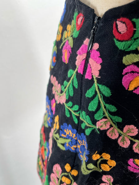 Maiya | Vintage 1990s-does-1970s embroidered mini skirt