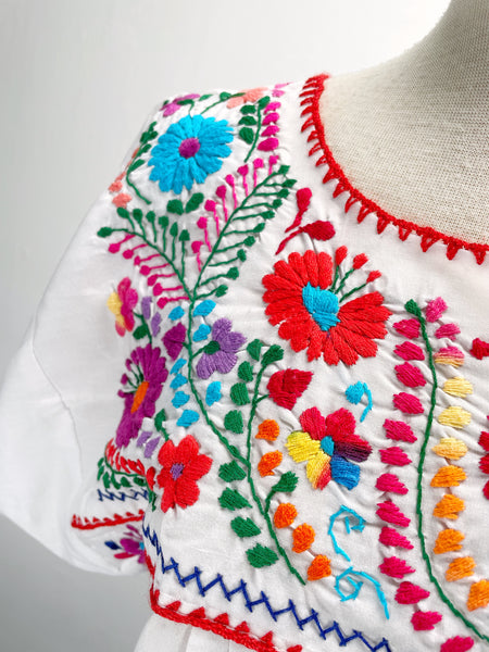 Must-have | Chantelle | Vintage 1960s 1970s Hippie embroidered floral Kaftan dress