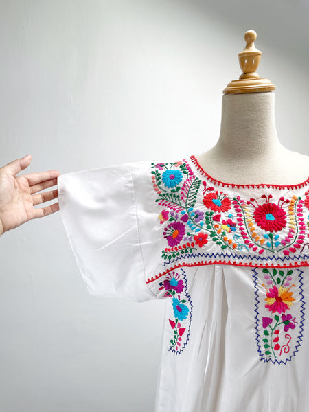 Must-have | Chantelle | Vintage 1960s 1970s Hippie embroidered floral Kaftan dress