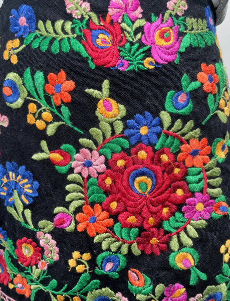 Maiya | Vintage 1990s-does-1970s embroidered mini skirt