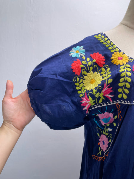 Valencia | Vintage 1960s 1970s Navy blue embroidered Mexican Kaftan Dress
