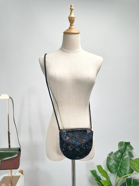 { Rare find } Vintage 1970s 1980s disco era small curved scallop shape beaded bag with geometric pattern