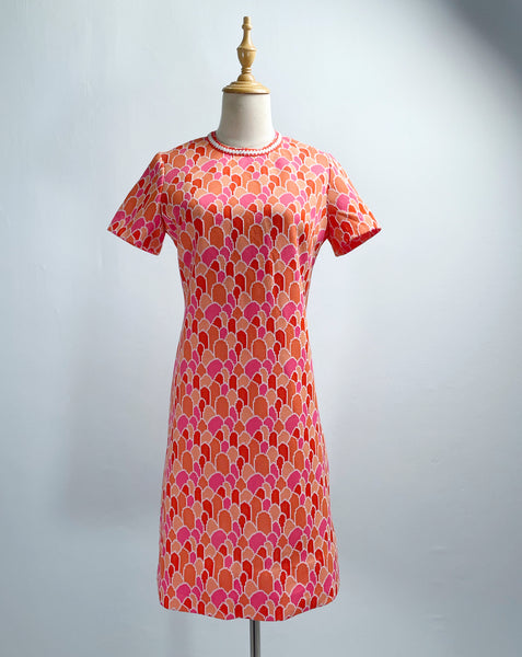 Must have | Olivia | Vintage 1960s 1970s mini twiggy dress with orange and red scallop print