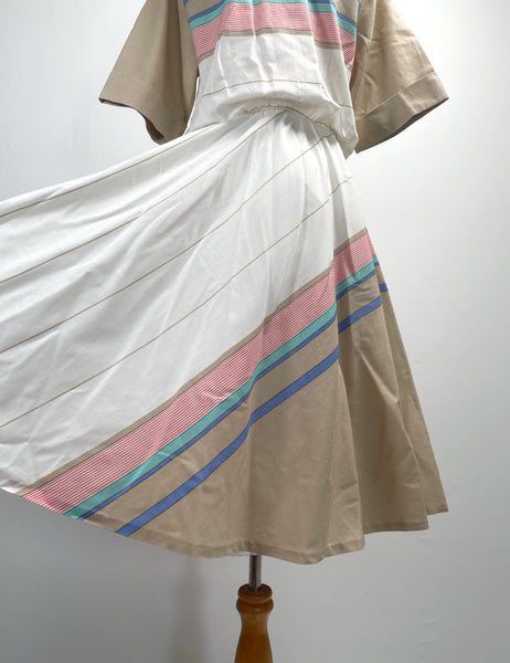 Must-have! | Addison | Vintage 1970s 1980s diagonala stripes lightweight fit-and-flare dress