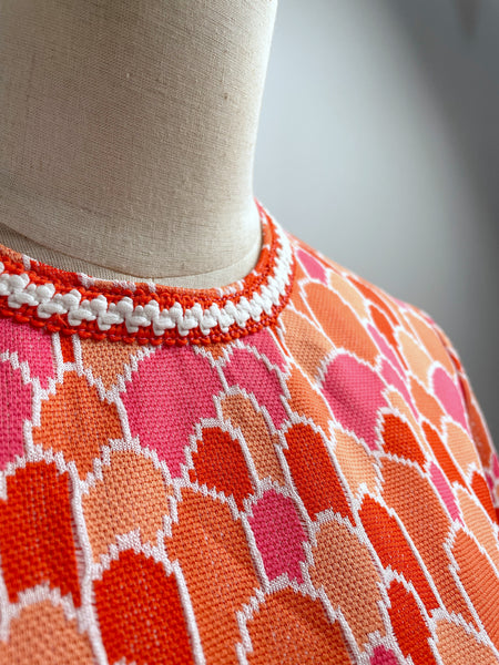 Must have | Olivia | Vintage 1960s 1970s mini twiggy dress with orange and red scallop print