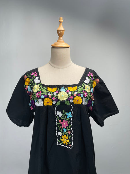 Must-Have | Vintage 1960s 1970s Embroidered floral ethnic mexican-style Short-sleeve Blouse