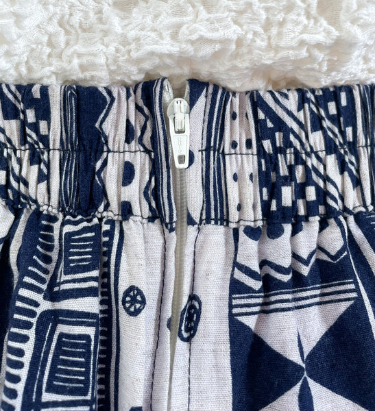 Fenn | Vintage 1980s 1990s geometric monochrome blue and ecru print skirt with pockets