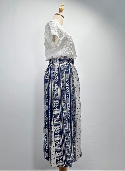 Fenn | Vintage 1980s 1990s geometric monochrome blue and ecru print skirt with pockets