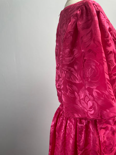 Must-have | Pearl | Vintage 1960s 1970s embossed fuchsia pink satin dress