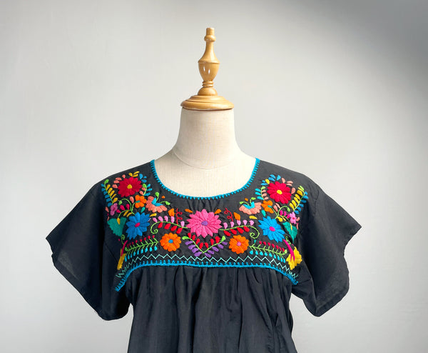 { Rare find } Freya | Vintage 1960s Oxacan Mexican embroidered Blouse in black (Copy)