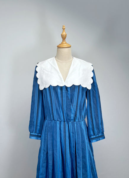 { Rare find } Midge | Vintage 1970s Royal blue Leslie Fay dress with Big scalloped collar